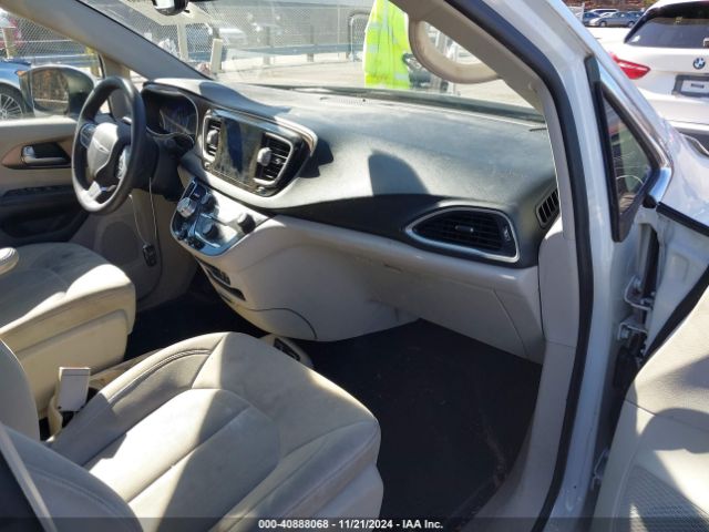 2C4RC1DG7HR521178 Chrysler Pacifica Touring