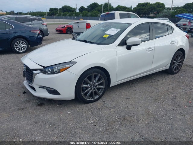 3MZBN1V39JM215732 Mazda Mazda3 Touring