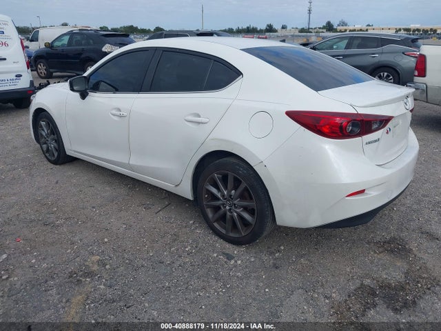 3MZBN1V39JM215732 Mazda Mazda3 Touring