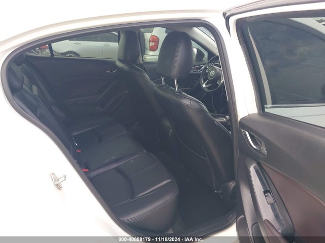 3MZBN1V39JM215732 Mazda Mazda3 Touring