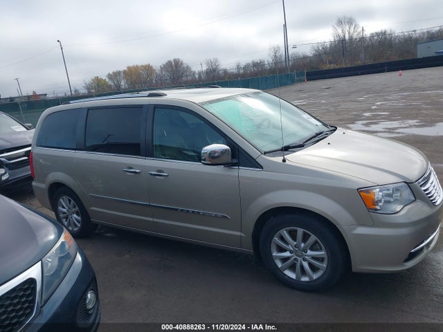 2C4RC1GG0GR110909 Chrysler Town & Country Limited Platinum