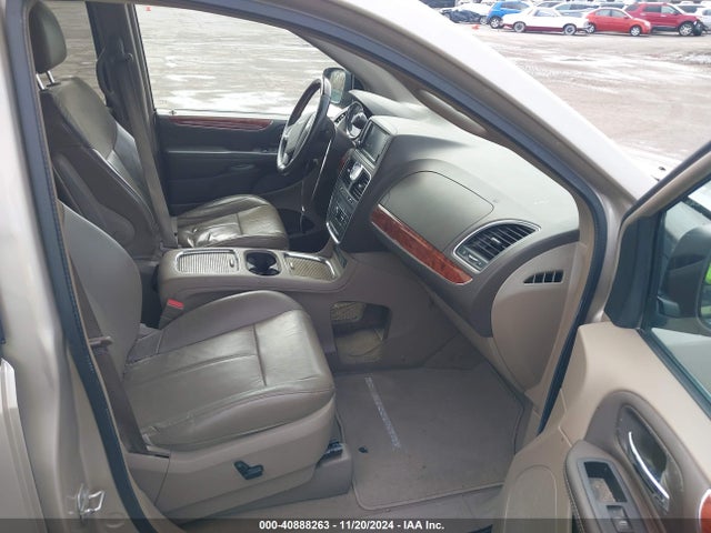 2C4RC1GG0GR110909 Chrysler Town & Country Limited Platinum