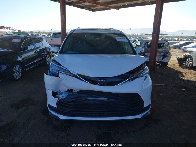 5TDBSKFC4PS100903 Toyota SIENNA LE