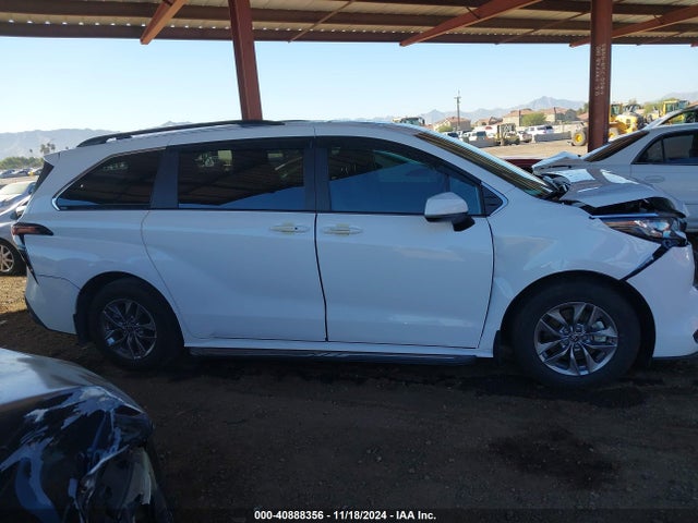 5TDBSKFC4PS100903 Toyota SIENNA LE