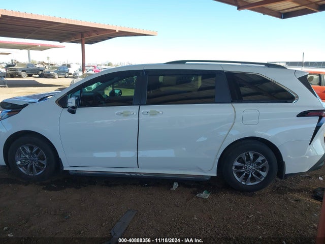 5TDBSKFC4PS100903 Toyota SIENNA LE