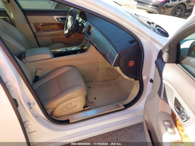 2010 JAGUAR XF SAJWA0GB0ALR64842 Photo 4