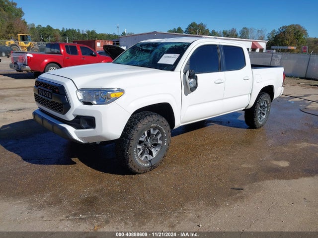3TYAX5GN8NT046246 Toyota Tacoma Sr