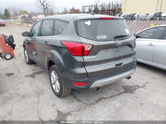Ford ESCAPE SE 2019 1FMCU9GD0KUB53662 Image 3