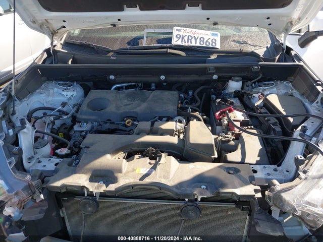 2T3K1RFV4RW309055 Toyota RAV4 LE