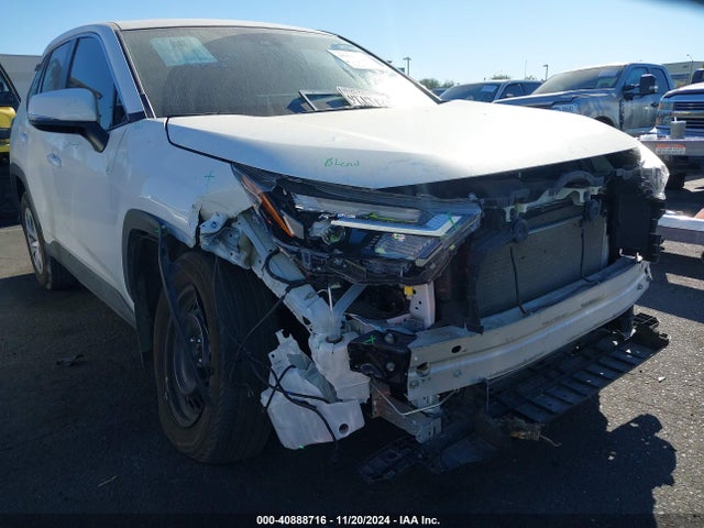 2T3K1RFV4RW309055 Toyota RAV4 LE