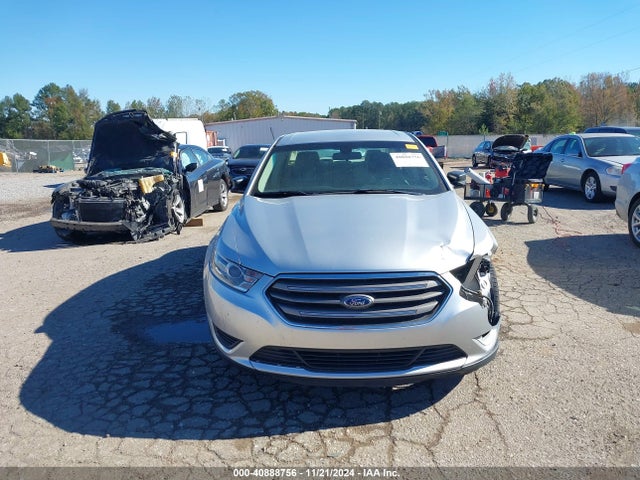 1FAHP2D88KG105752 Ford TAURUS SE
