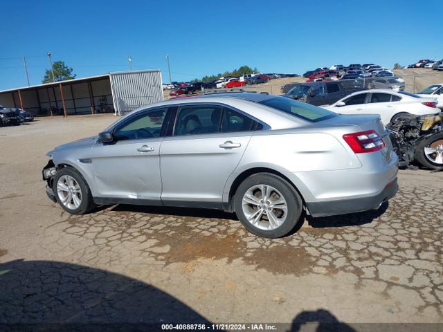 1FAHP2D88KG105752 Ford TAURUS SE