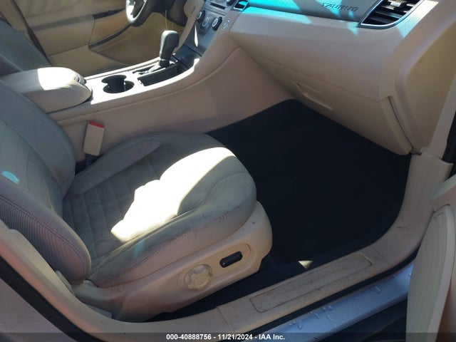 1FAHP2D88KG105752 Ford TAURUS SE