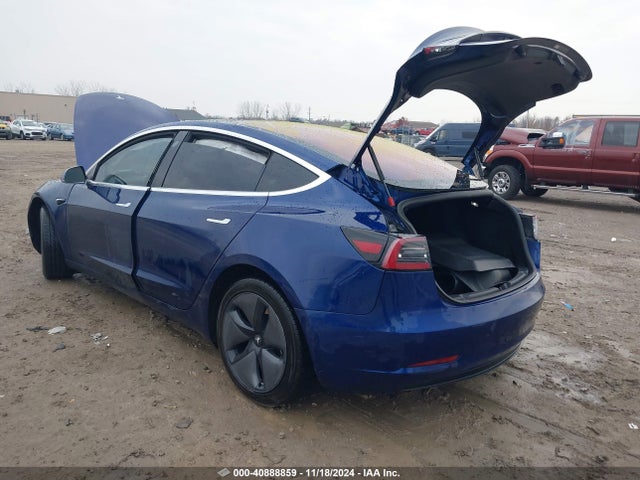 2018 TESLA MODEL 3 5YJ3E1EA7JF005513 Photo 2