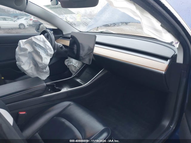 2018 TESLA MODEL 3 5YJ3E1EA7JF005513 Photo 4