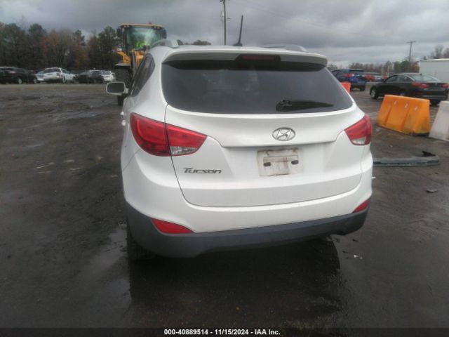 KM8JU3AG5FU961079 Hyundai TUCSON SE