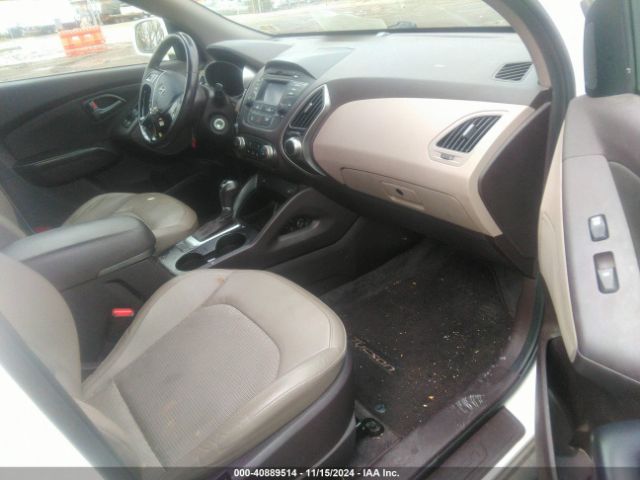 KM8JU3AG5FU961079 Hyundai TUCSON SE