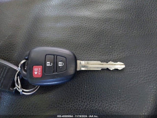 Toyota RAV4 LE 2018 2T3BFREV7JW790071 Image 11