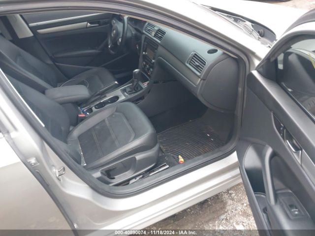 1VWBT7A31EC046814 Volkswagen Passat 1.8t Se
