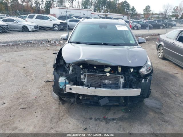 KNDCE3LC1J5120562 KIA Niro Touring