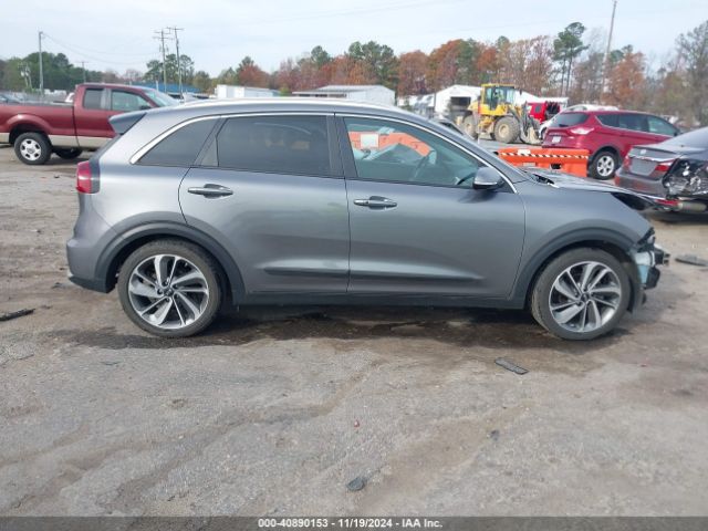 KNDCE3LC1J5120562 KIA Niro Touring