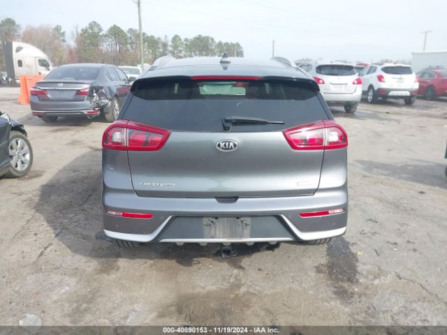 KNDCE3LC1J5120562 KIA Niro Touring
