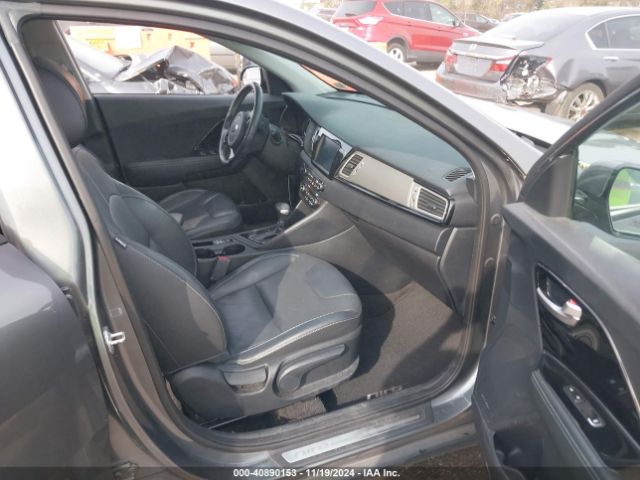 KNDCE3LC1J5120562 KIA Niro Touring