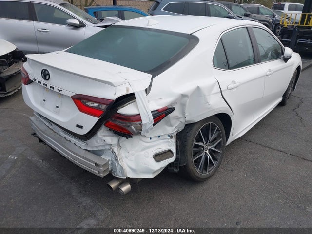 4T1G11AK5NU055945 Toyota CAMRY SE