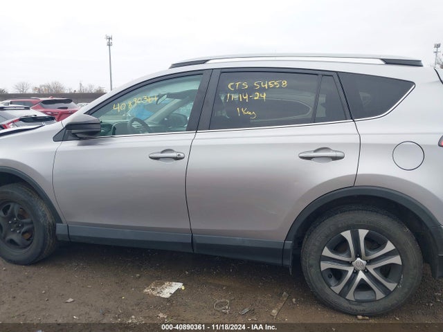Toyota RAV4 LE 2017 2T3BFREV9HW587905 Image 15