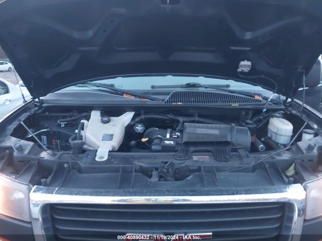 1GTS8AF49E1143886 GMC Savana 1500 Work Van