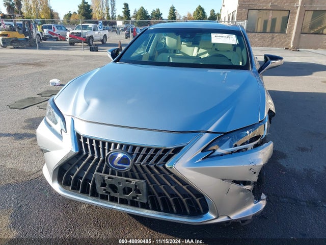 58ADA1C15NU016353 Lexus ES 300H