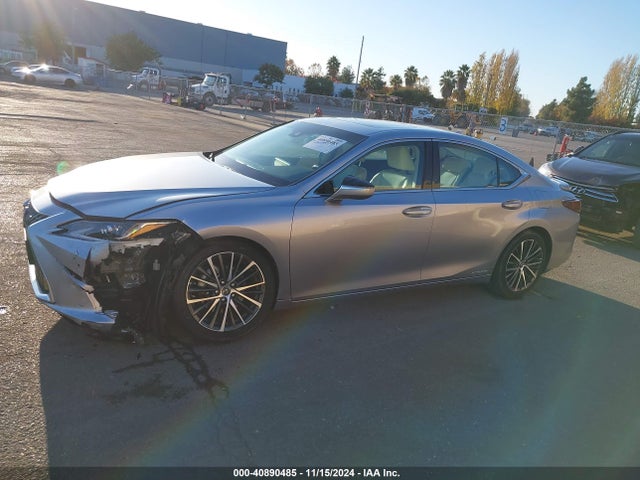 58ADA1C15NU016353 Lexus ES 300H