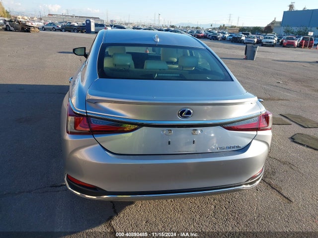 58ADA1C15NU016353 Lexus ES 300H