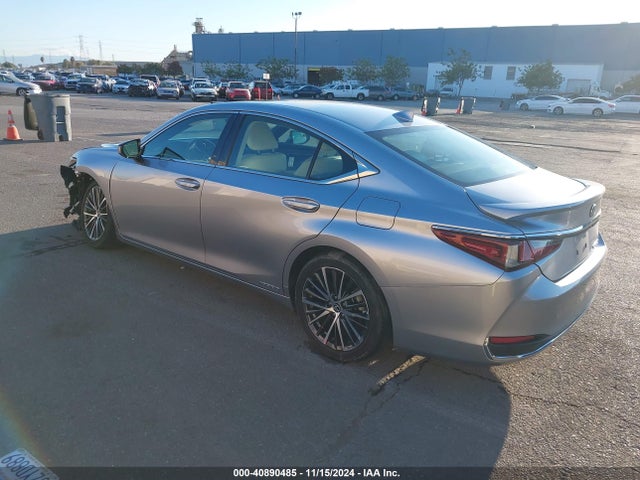 58ADA1C15NU016353 Lexus ES 300H