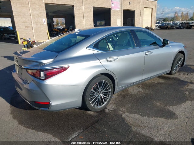58ADA1C15NU016353 Lexus ES 300H