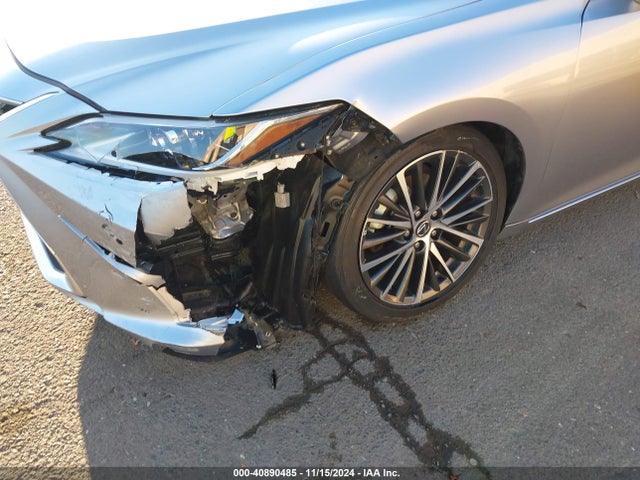 58ADA1C15NU016353 Lexus ES 300H