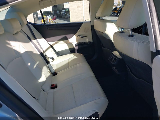 58ADA1C15NU016353 Lexus ES 300H