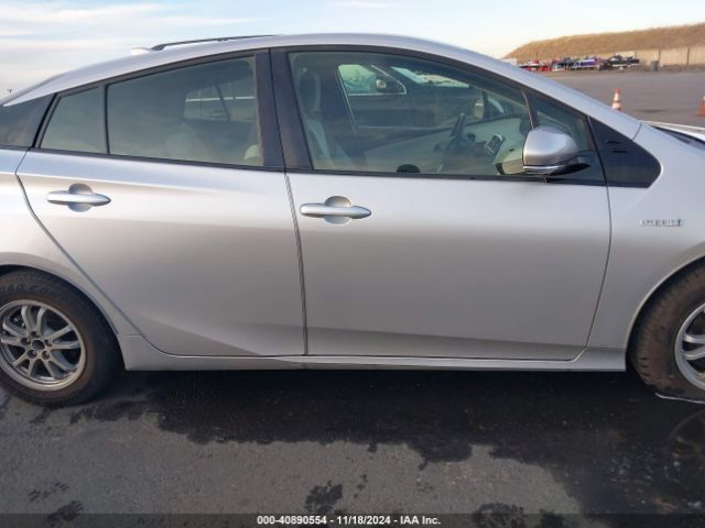 JTDKARFU2H3543669 Toyota Prius Three