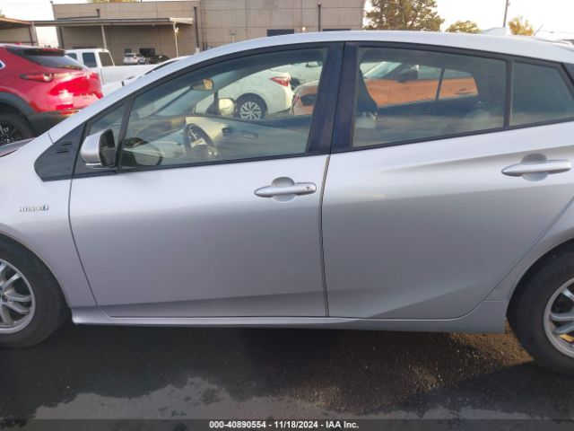 JTDKARFU2H3543669 Toyota Prius Three