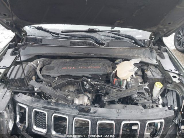 3C4NJCBB9JT233611 Jeep Compass Latitude Fwd