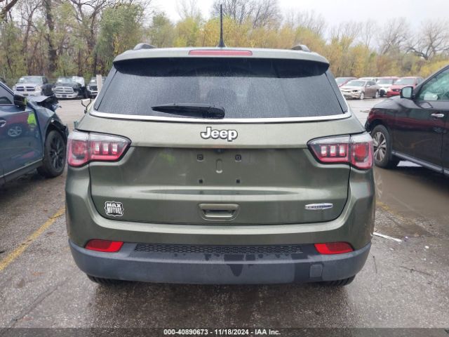 3C4NJCBB9JT233611 Jeep Compass Latitude Fwd