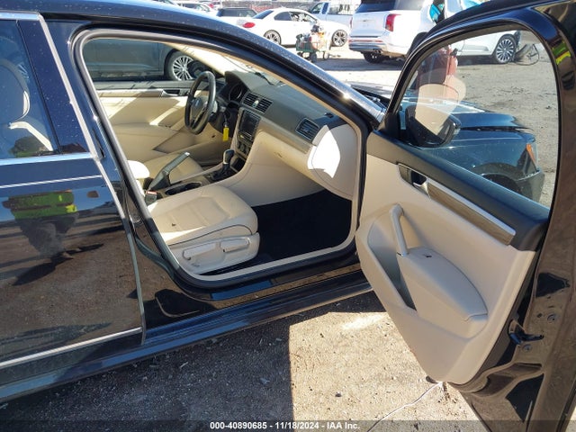 1VWBS7A38GC038215 Volkswagen Passat 1.8t Se