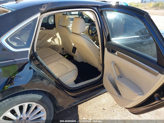 1VWBS7A38GC038215 Volkswagen Passat 1.8t Se