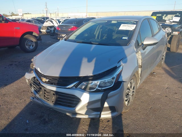 Chevrolet Cruze Ls Auto 2018 1G1BC5SM7J7211243 Image 2