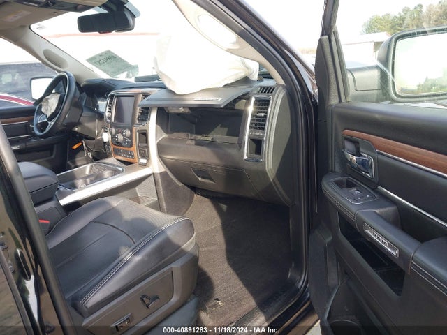1C6RR7NT9JS180536 RAM 1500 Laramie  4x4 5'7 Box