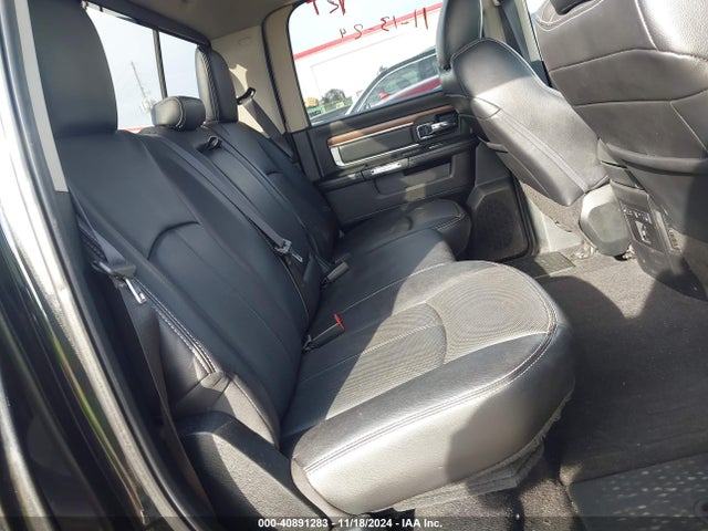 1C6RR7NT9JS180536 RAM 1500 Laramie  4x4 5'7 Box