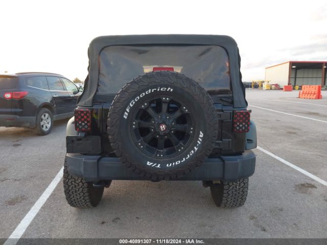 1C4BJWDG0HL591313 Jeep Wrangler Unlimited Sport 4x4