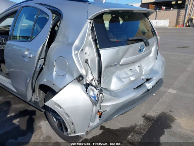 JTDKDTB37J1604548 Toyota Prius C One