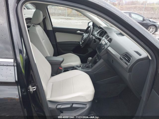 3VV2B7AX2JM175230 Volkswagen Tiguan 2.0t Se/2.0t Sel