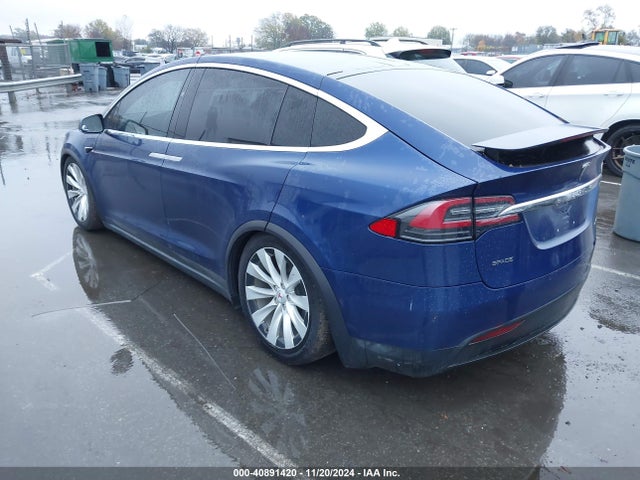 2019 TESLA MODEL X 5YJXCDE29KF190604 Photo 2